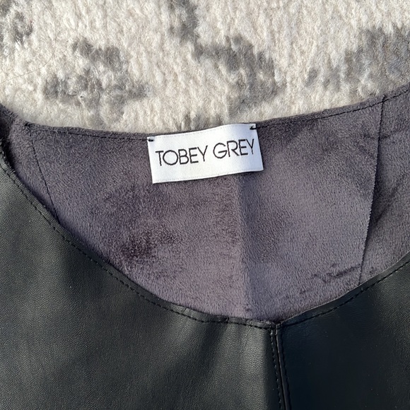 Tobey Grey - Top - Picture 2 of 2